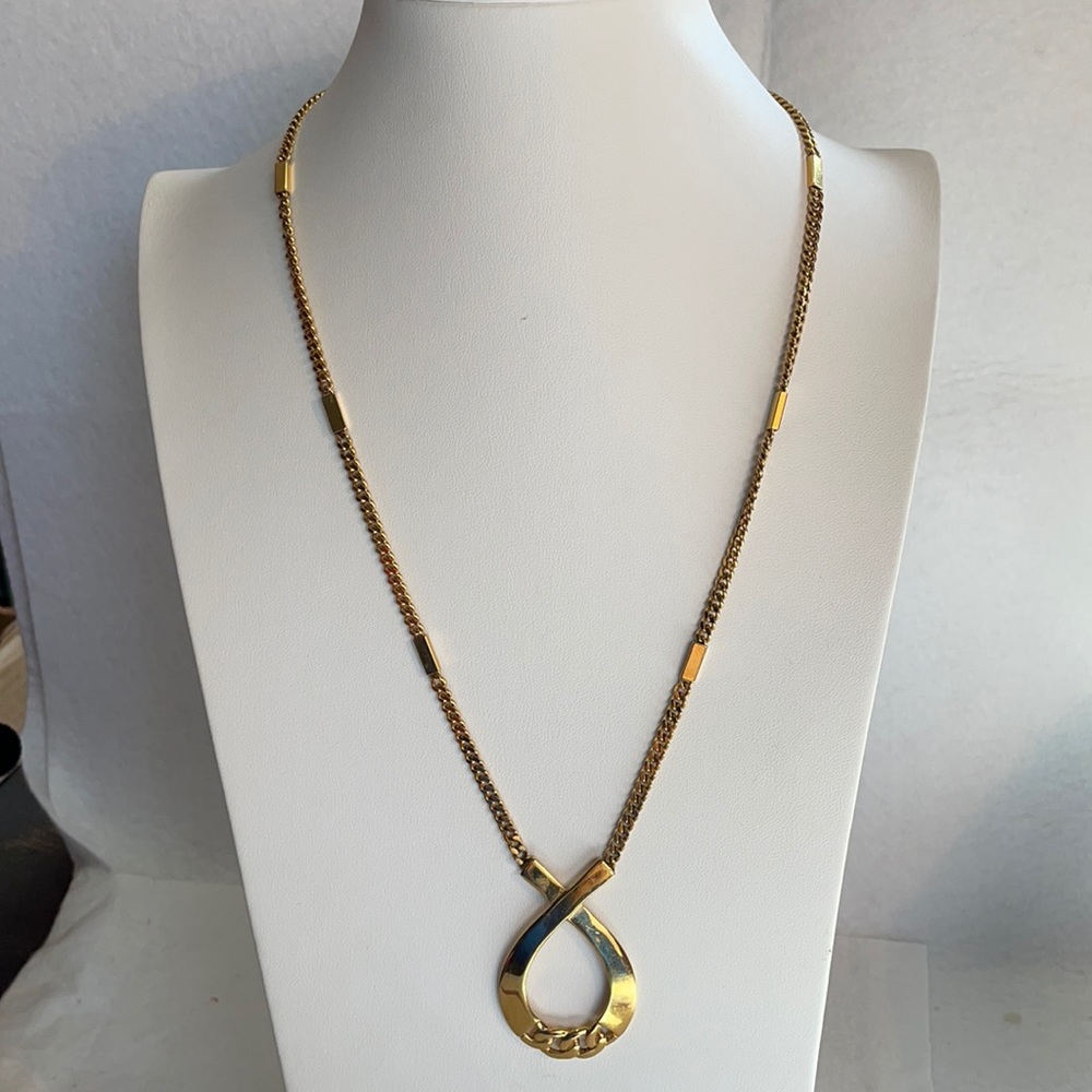 Vintage Trifari gold necklace 21.5”
